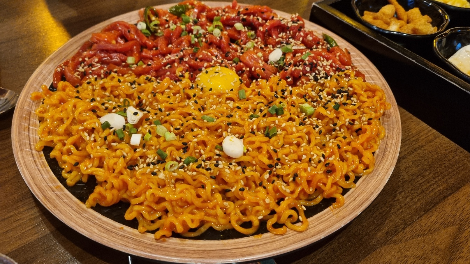 충주 연수동 수작 – 육회비빔면이 이렇게 맛있을 일? 분위기까지 제대로